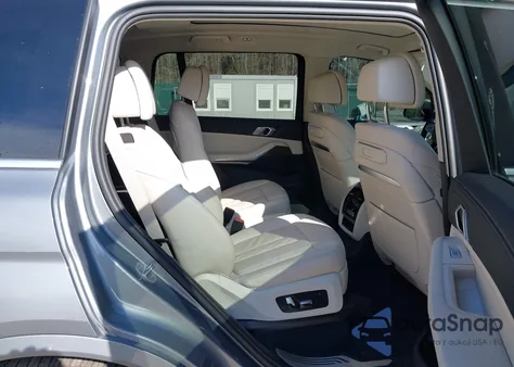 2025 BMW X7 xDrive40I z USA, uszkodzony, nr VIN 5UX23EM05S9000872